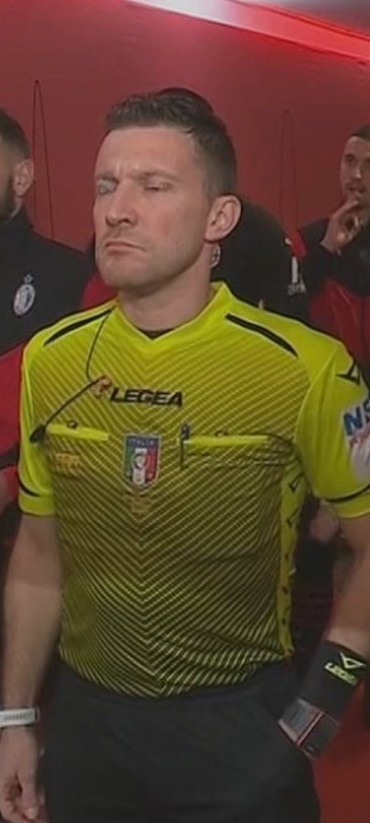 中足联官方：球员收取合同外超1万元的现金或物品，需事先申报（中足联：球员如获合同外超万元现金或礼品，须提前申报）